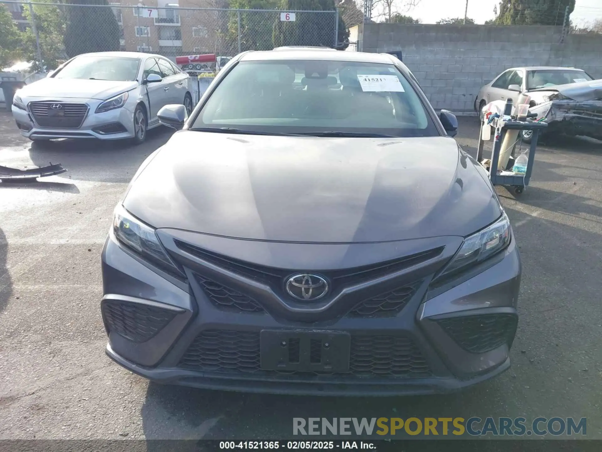 12 fotografías del automóvil dañado 4T1G11AK1RU853705 TOYOTA CAMRY 2024