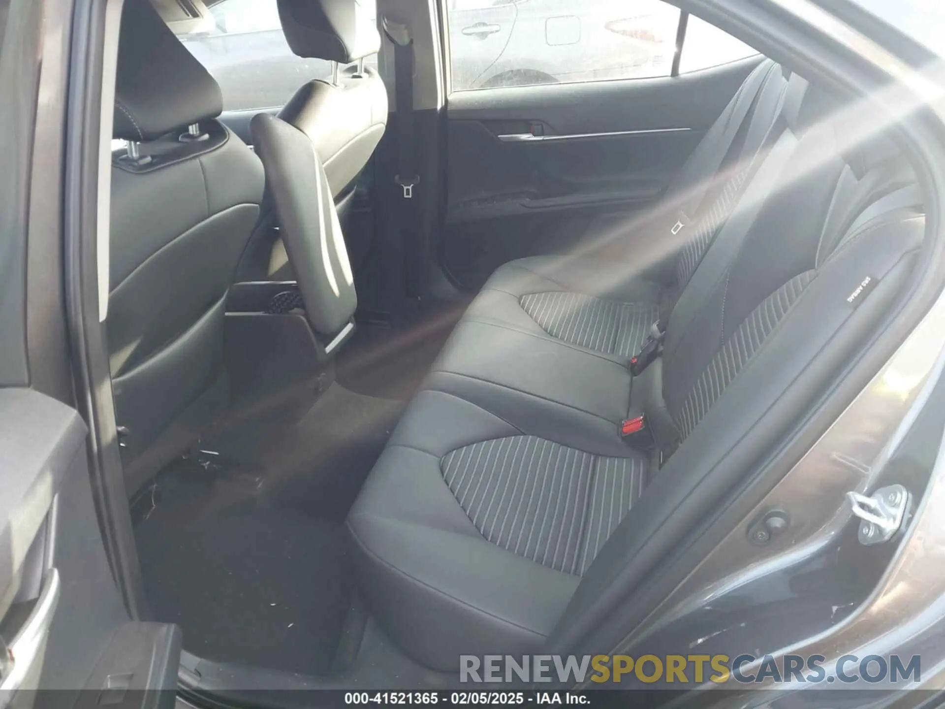 8 fotografías del automóvil dañado 4T1G11AK1RU853705 TOYOTA CAMRY 2024