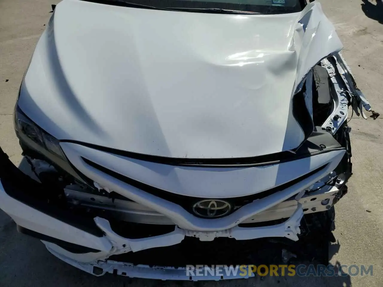 11 fotografías del automóvil dañado 4T1G11AK1RU856670 TOYOTA CAMRY 2024