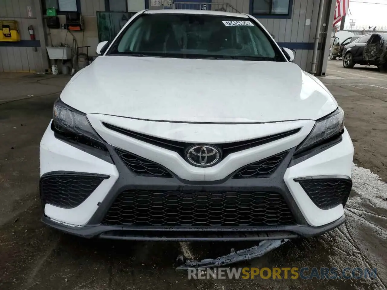 5 fotografías del automóvil dañado 4T1G11AK1RU887028 TOYOTA CAMRY 2024