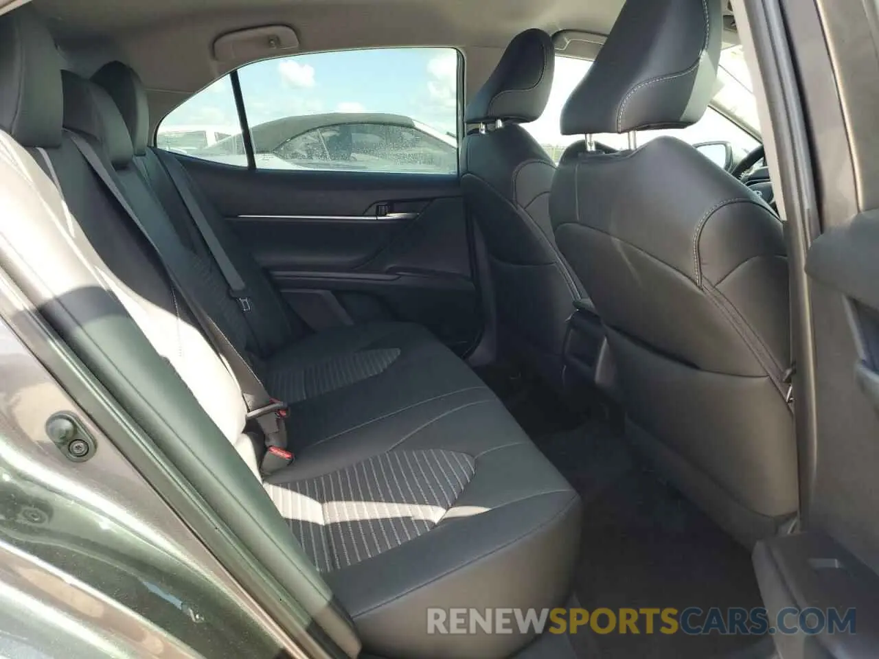 10 fotografías del automóvil dañado 4T1G11AK1RU889197 TOYOTA CAMRY 2024