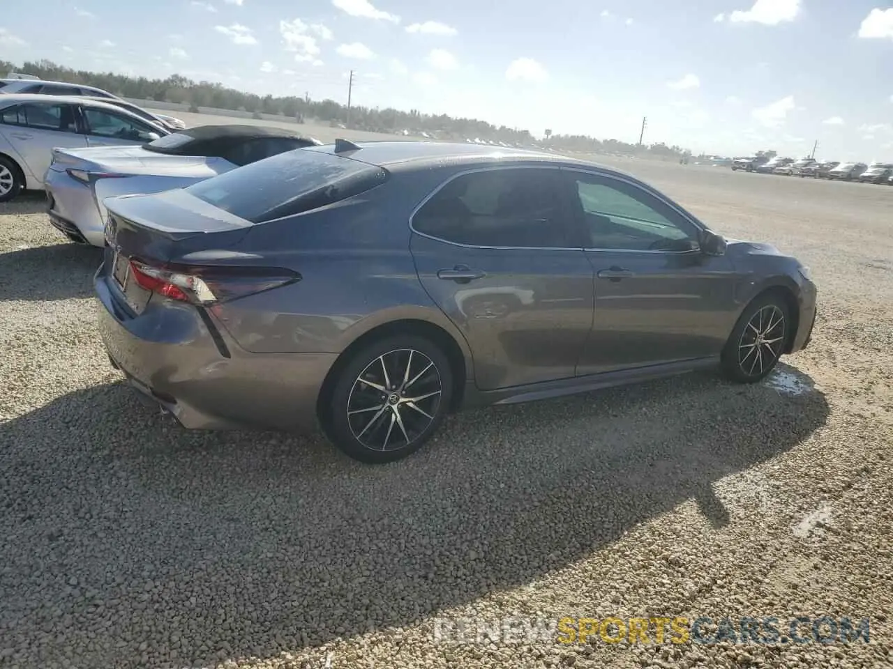 3 fotografías del automóvil dañado 4T1G11AK1RU889197 TOYOTA CAMRY 2024