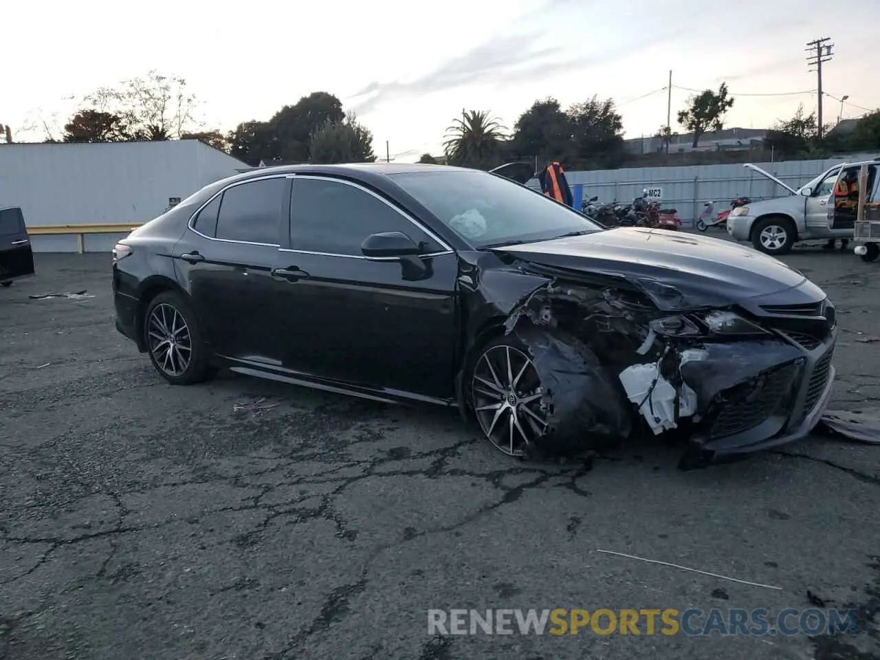4 fotografías del automóvil dañado 4T1G11AK2RU195425 TOYOTA CAMRY 2024