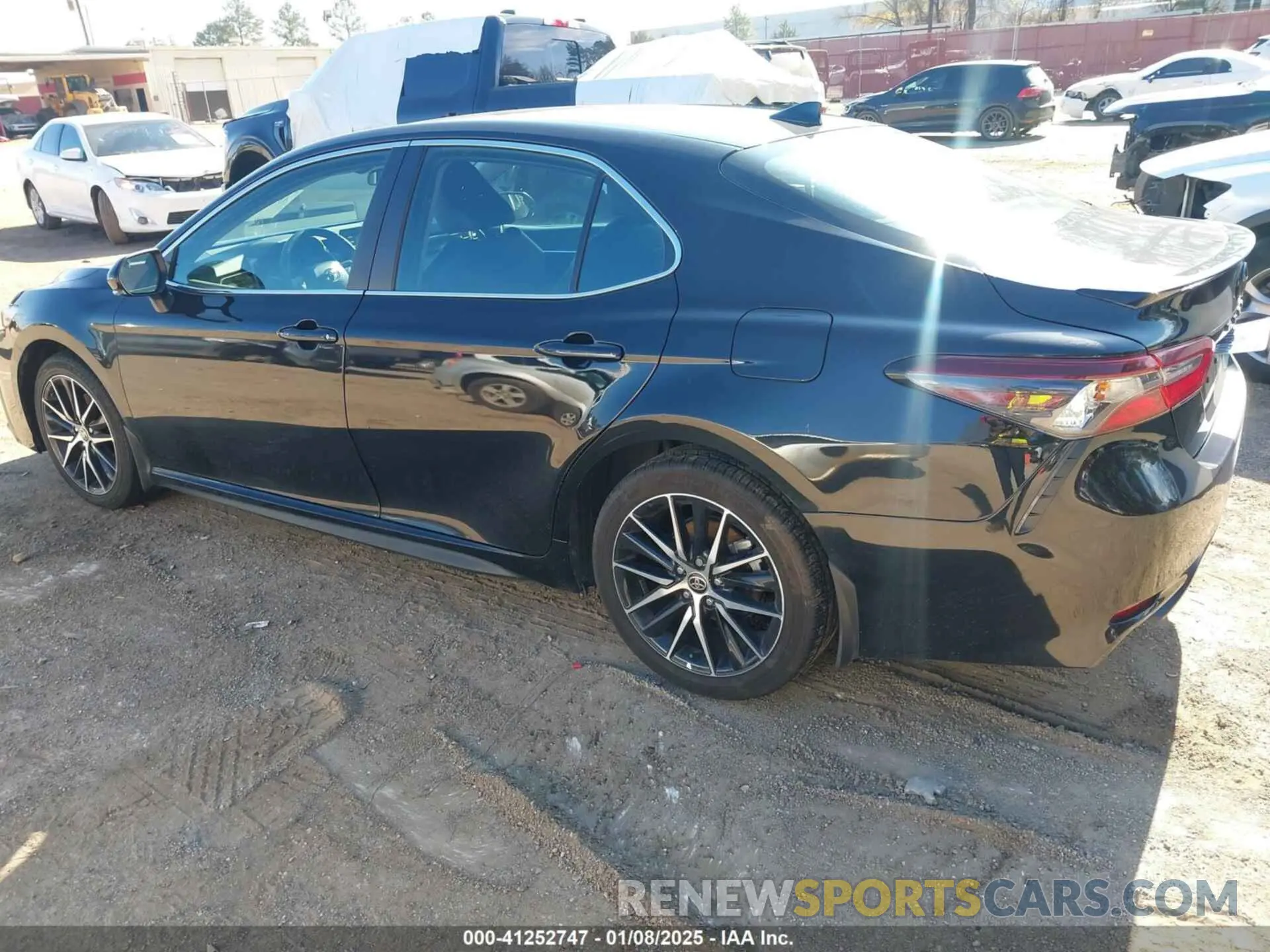 3 fotografías del automóvil dañado 4T1G11AK2RU215382 TOYOTA CAMRY 2024