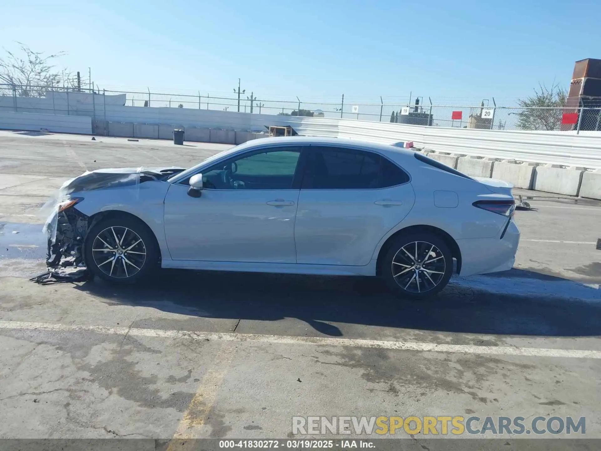 14 fotografías del automóvil dañado 4T1G11AK2RU240279 TOYOTA CAMRY 2024