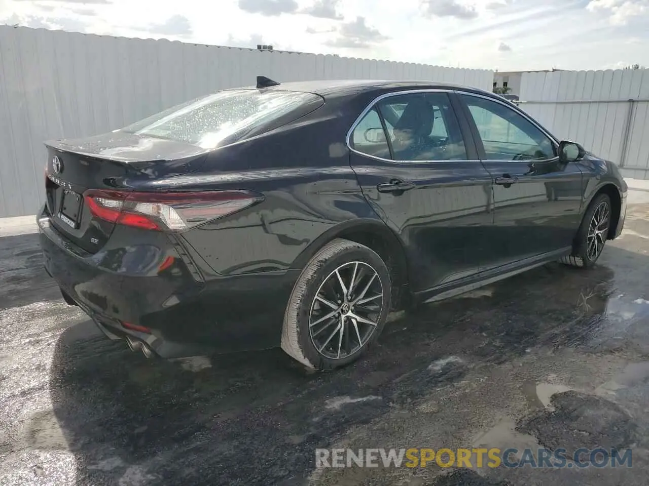 3 fotografías del automóvil dañado 4T1G11AK2RU247085 TOYOTA CAMRY 2024