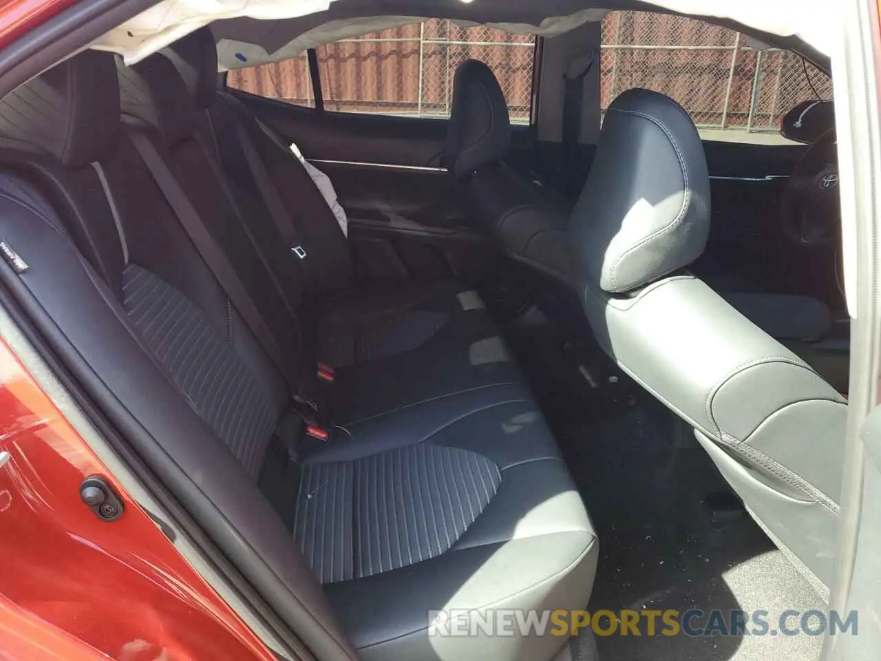 10 fotografías del automóvil dañado 4T1G11AK2RU256577 TOYOTA CAMRY 2024