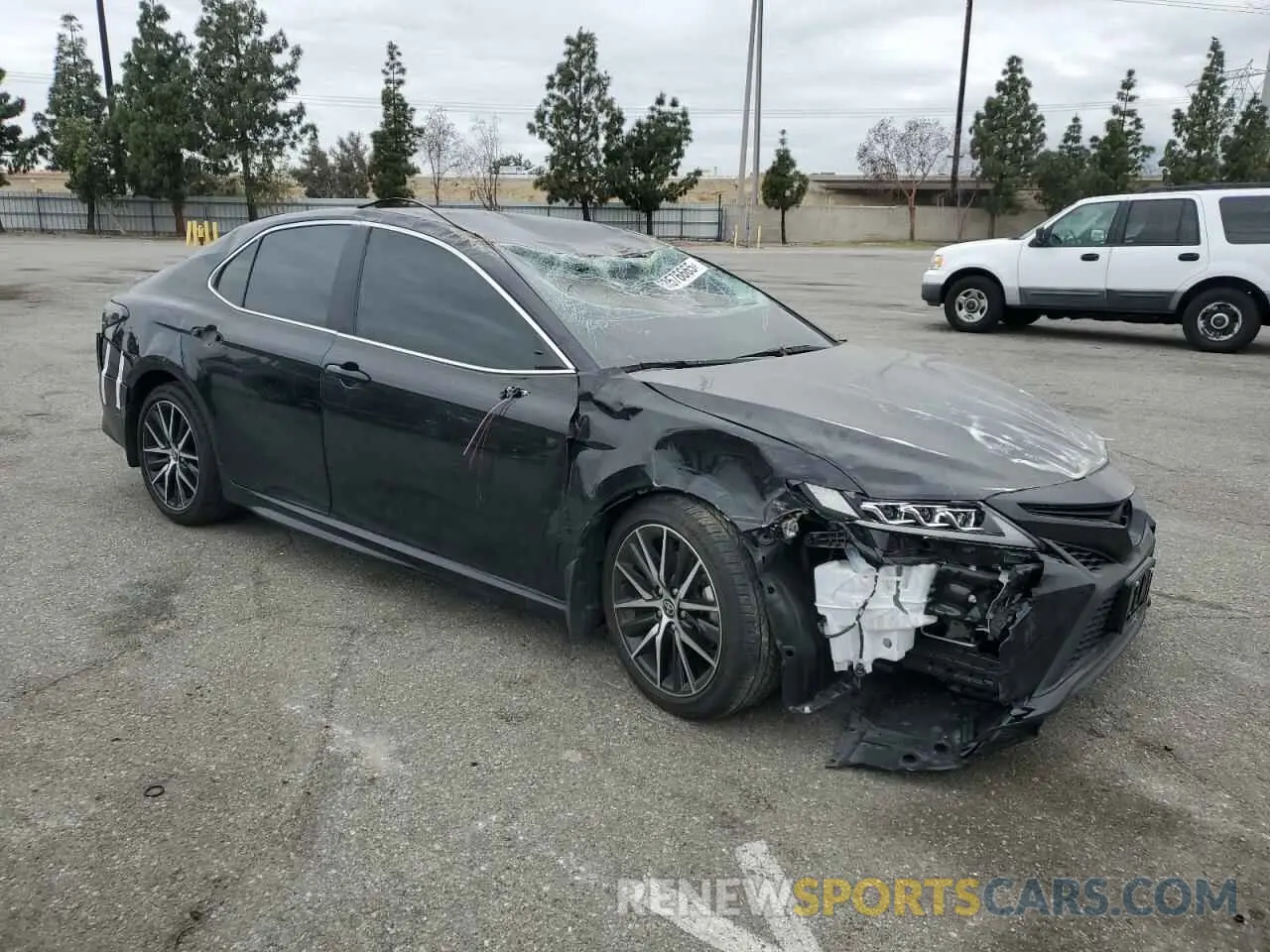 4 fotografías del automóvil dañado 4T1G11AK2RU257812 TOYOTA CAMRY 2024