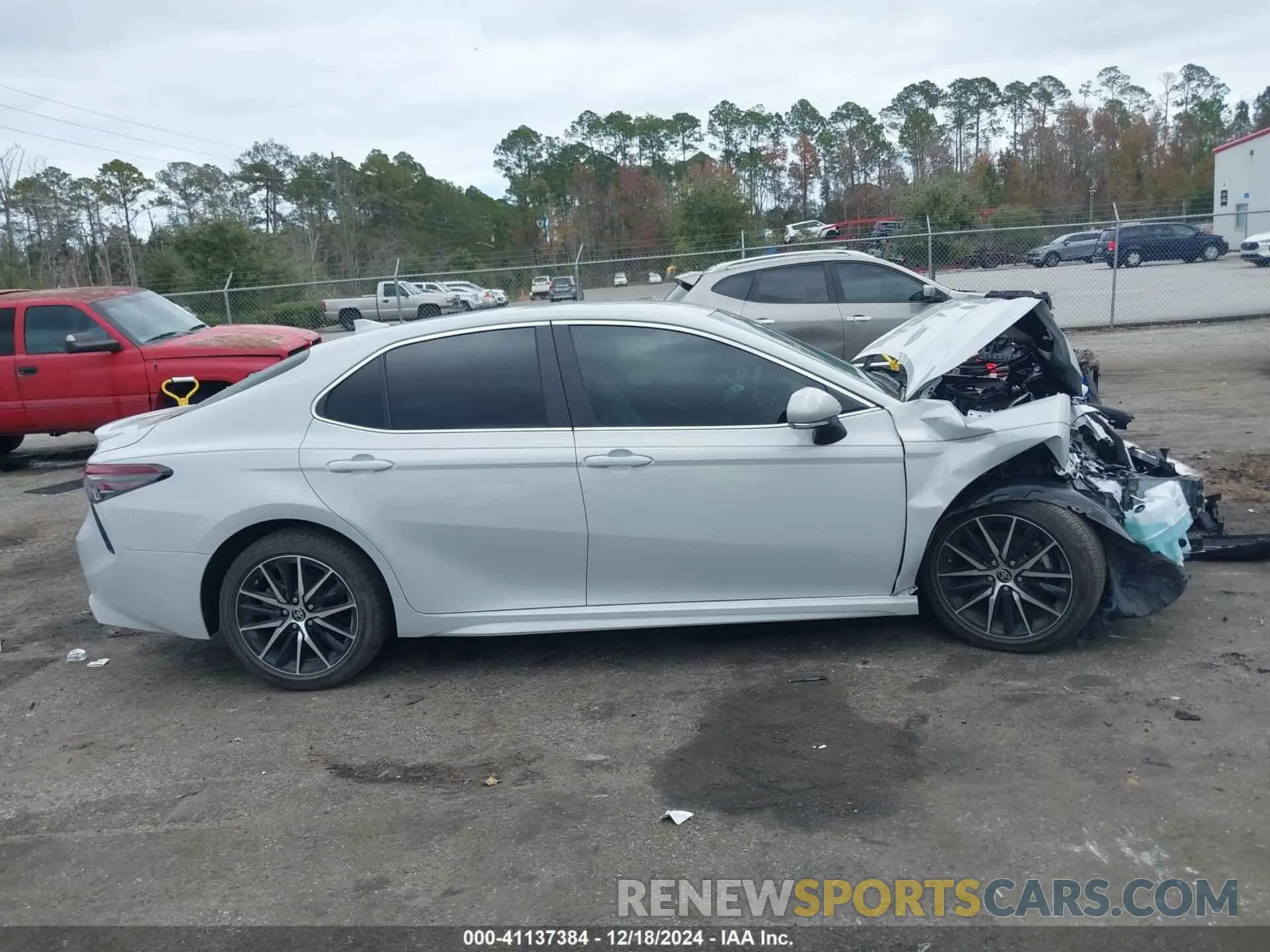 13 fotografías del automóvil dañado 4T1G11AK2RU265344 TOYOTA CAMRY 2024