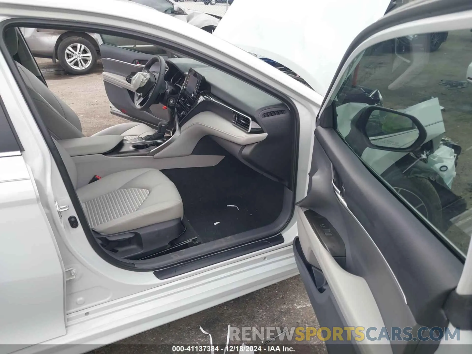 5 fotografías del automóvil dañado 4T1G11AK2RU265344 TOYOTA CAMRY 2024