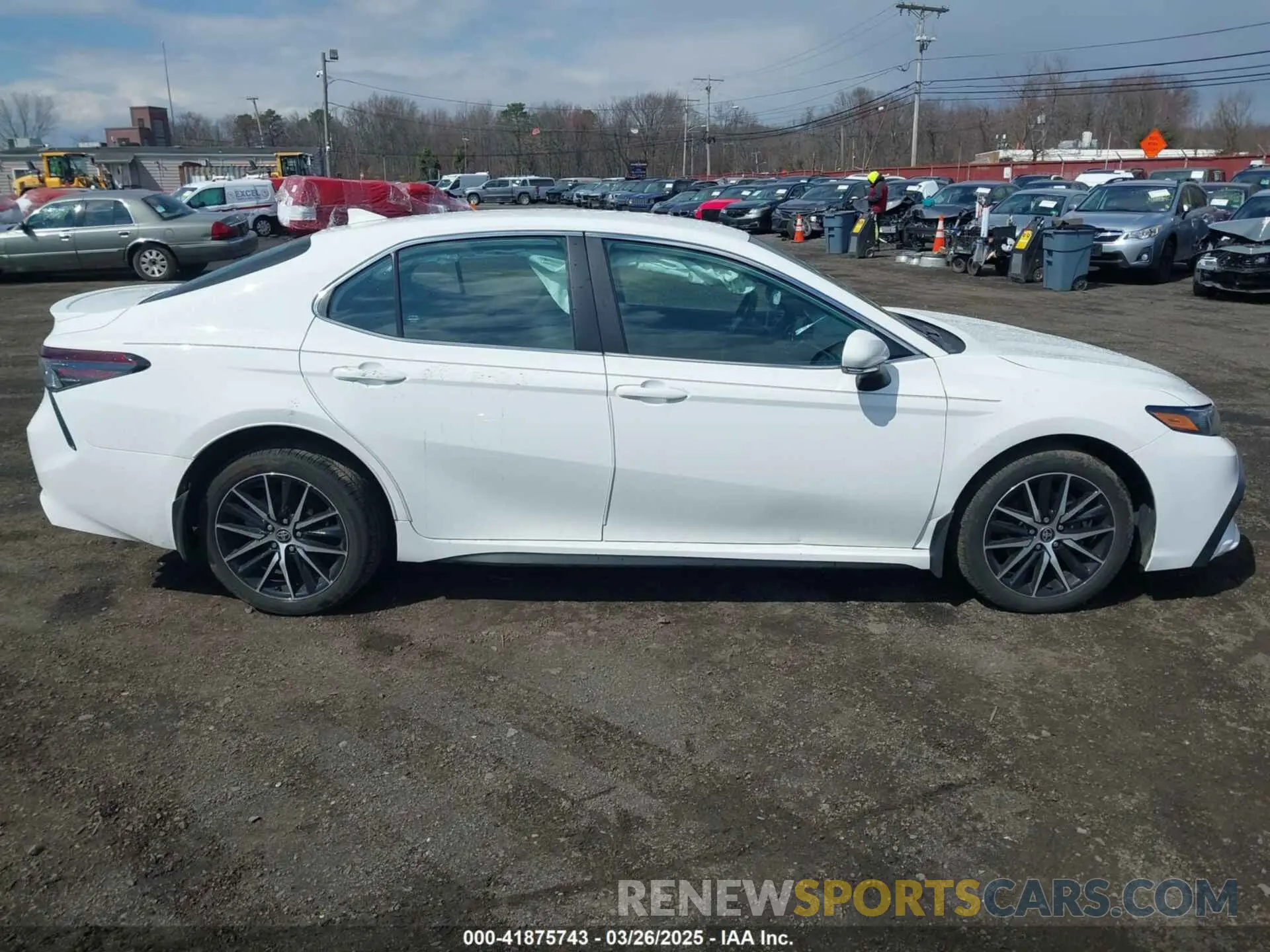 13 fotografías del automóvil dañado 4T1G11AK2RU840512 TOYOTA CAMRY 2024