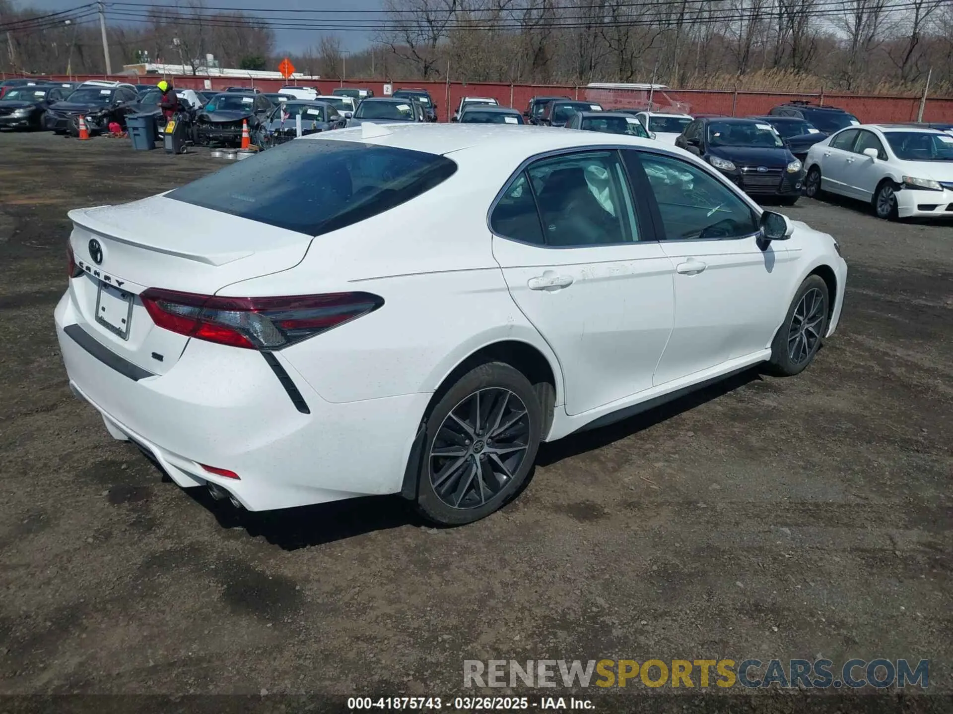 4 fotografías del automóvil dañado 4T1G11AK2RU840512 TOYOTA CAMRY 2024