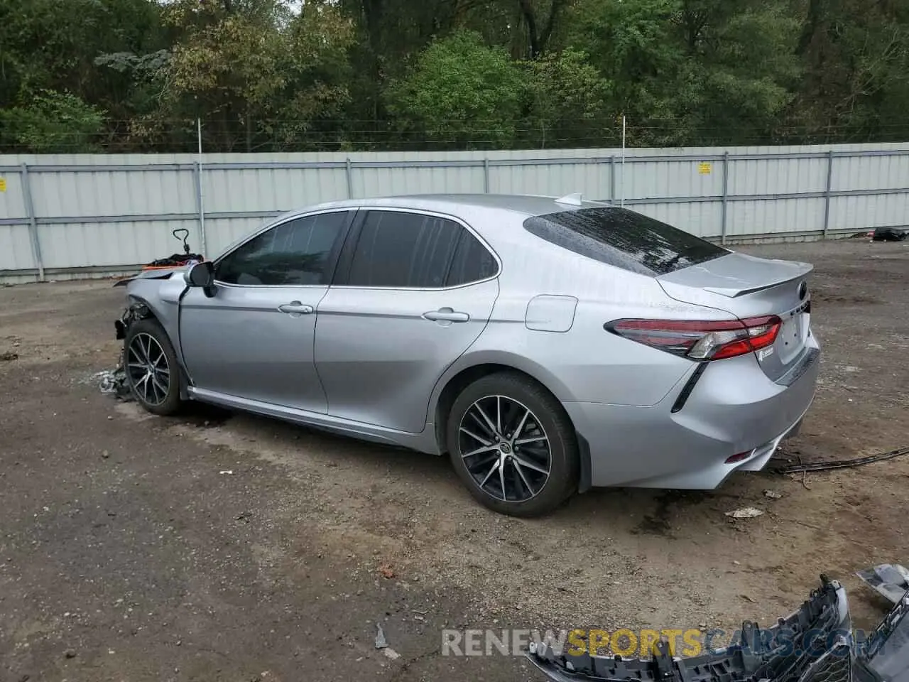 2 fotografías del automóvil dañado 4T1G11AK2RU843782 TOYOTA CAMRY 2024