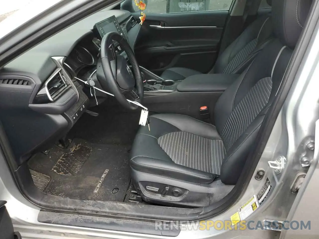 7 fotografías del automóvil dañado 4T1G11AK2RU843782 TOYOTA CAMRY 2024