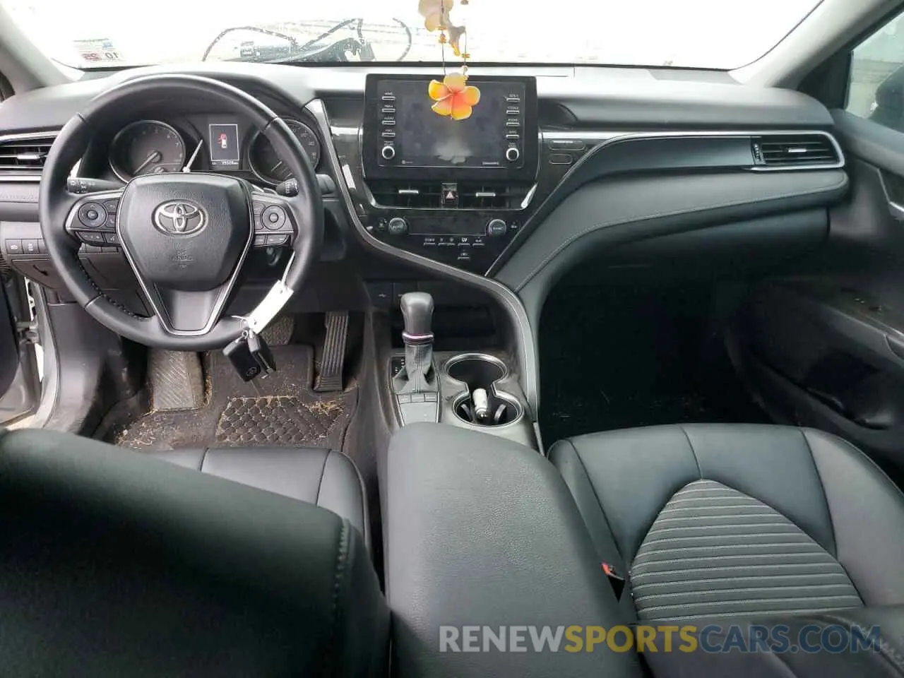8 fotografías del automóvil dañado 4T1G11AK2RU843782 TOYOTA CAMRY 2024