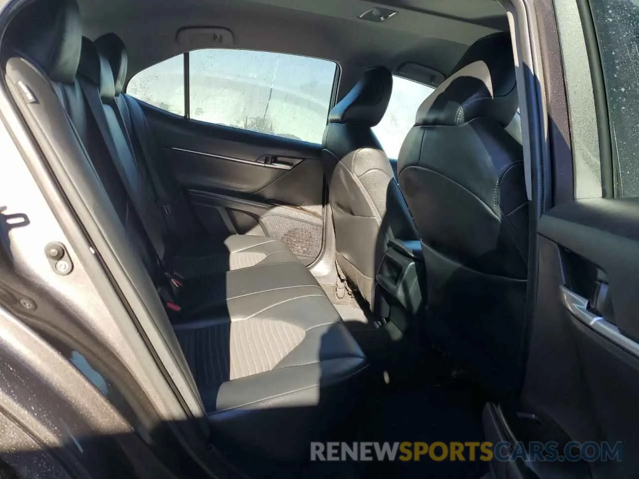 10 fotografías del automóvil dañado 4T1G11AK2RU844835 TOYOTA CAMRY 2024