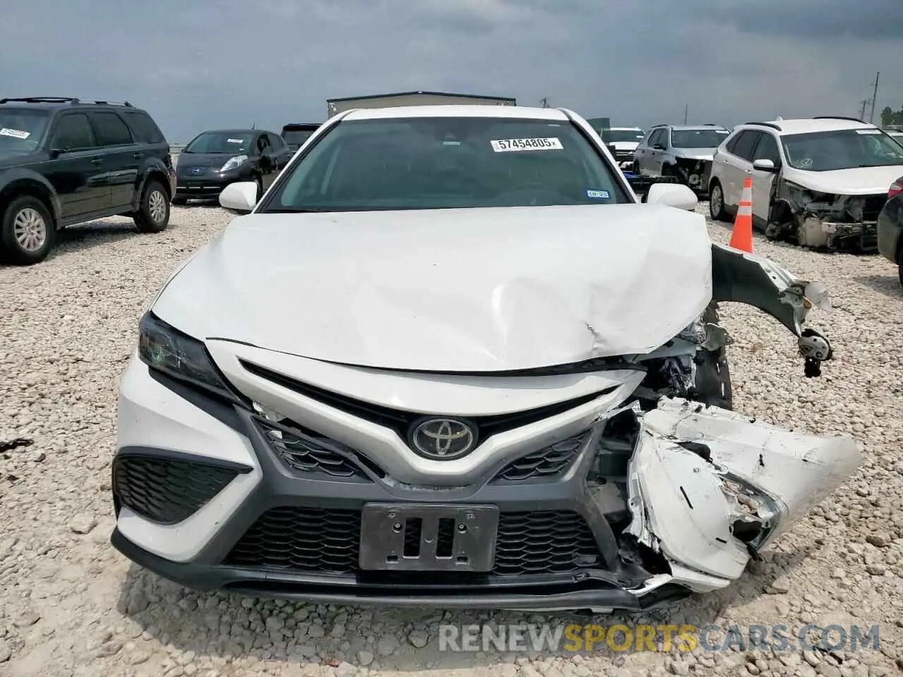 5 fotografías del automóvil dañado 4T1G11AK2RU845533 TOYOTA CAMRY 2024