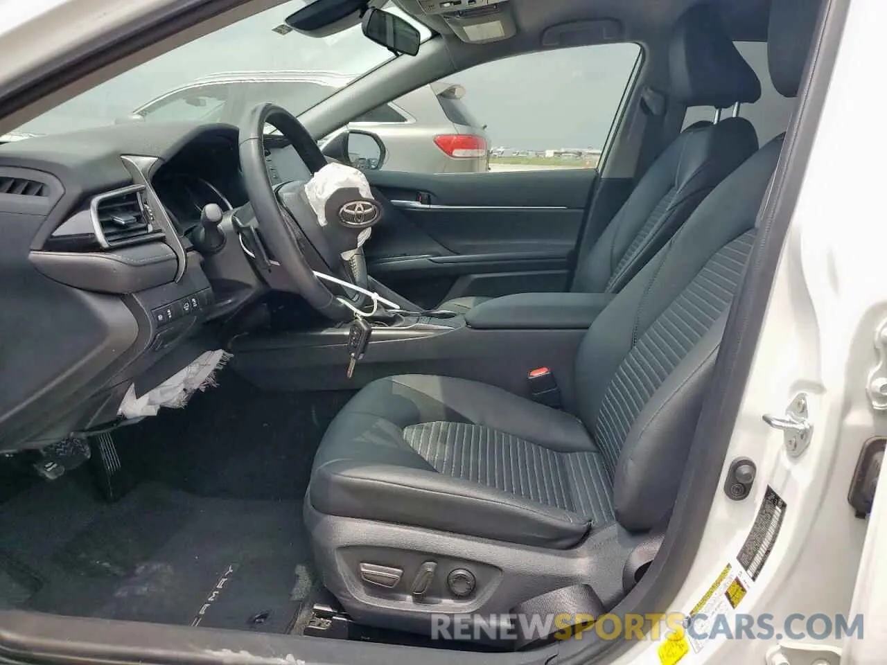 7 fotografías del automóvil dañado 4T1G11AK2RU845533 TOYOTA CAMRY 2024