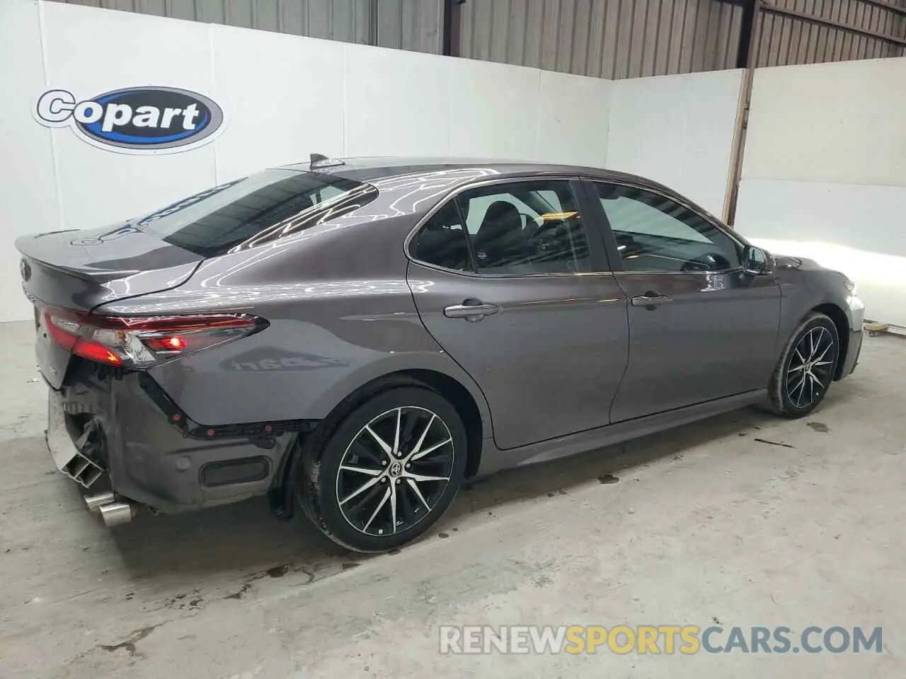 3 fotografías del automóvil dañado 4T1G11AK2RU851073 TOYOTA CAMRY 2024