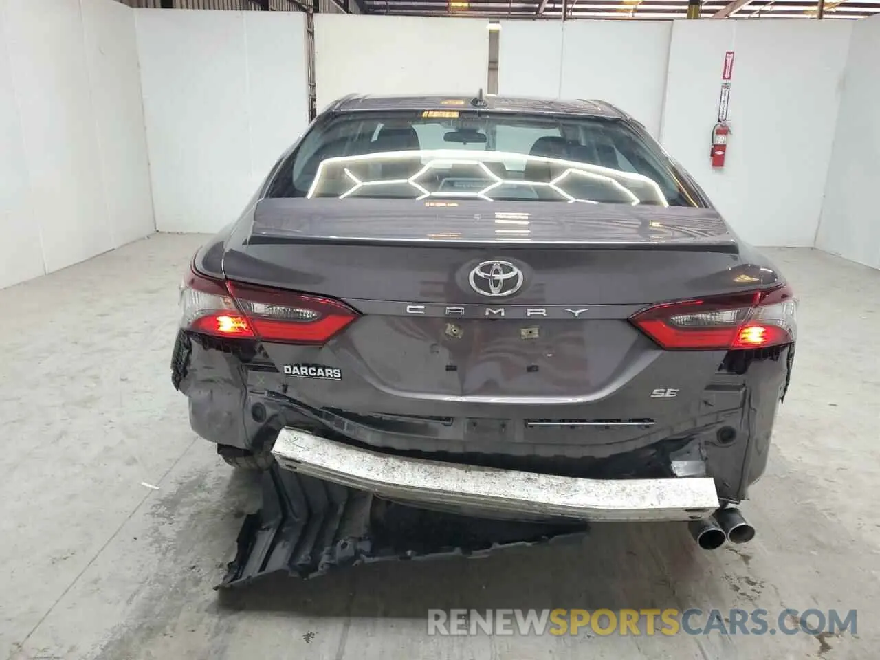 6 fotografías del automóvil dañado 4T1G11AK2RU851073 TOYOTA CAMRY 2024