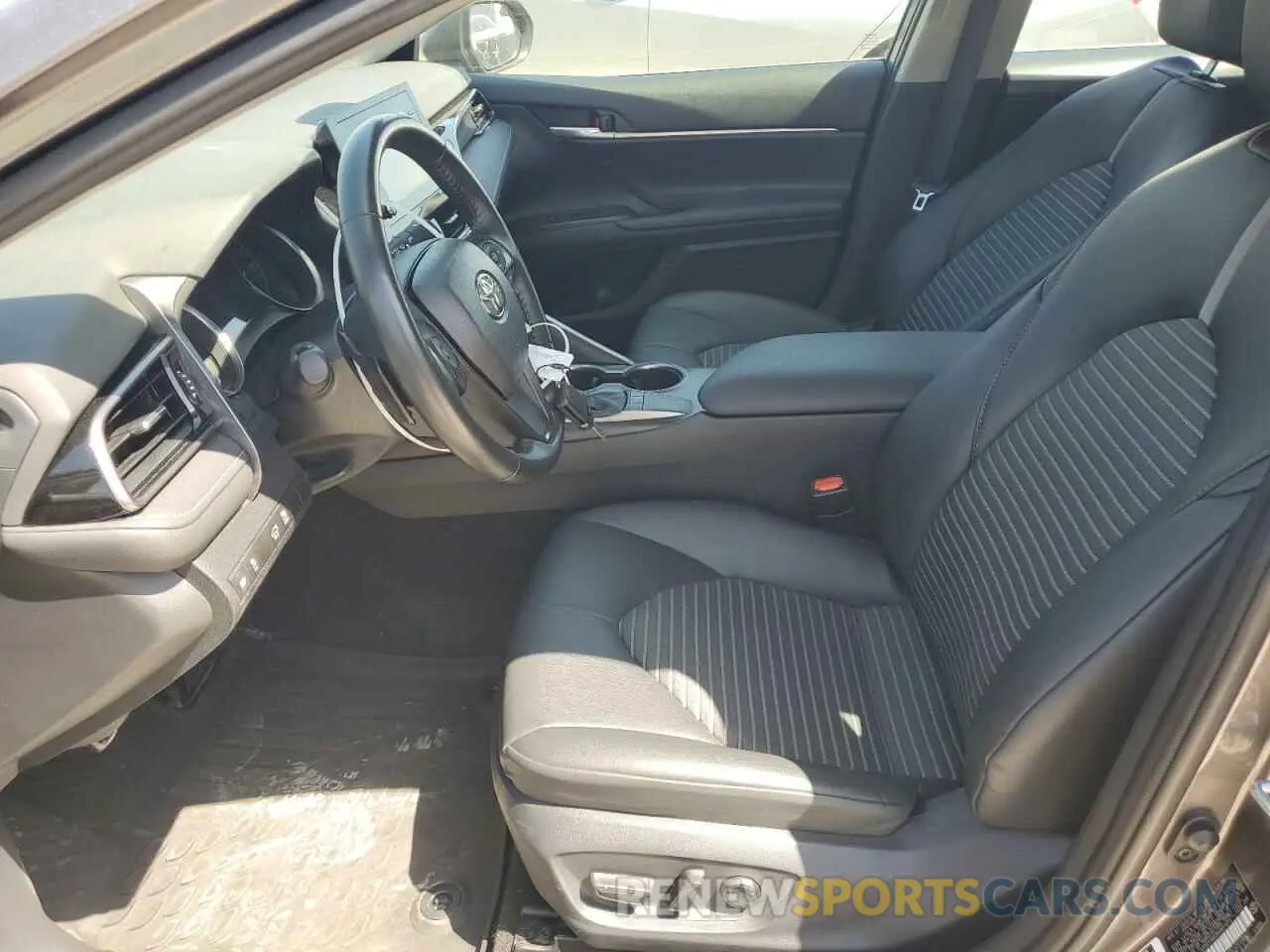 7 fotografías del automóvil dañado 4T1G11AK2RU851073 TOYOTA CAMRY 2024