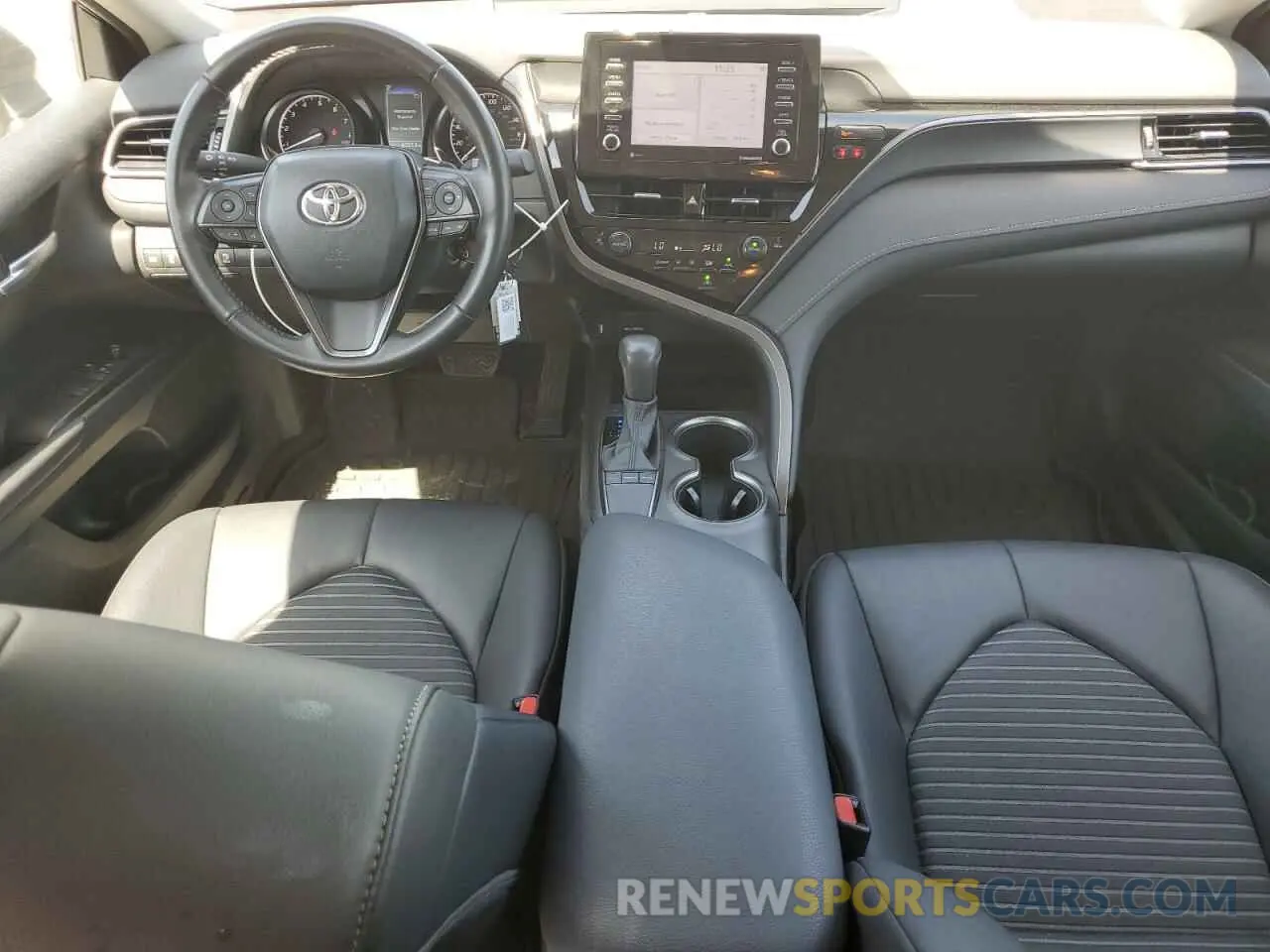 8 fotografías del automóvil dañado 4T1G11AK2RU851073 TOYOTA CAMRY 2024