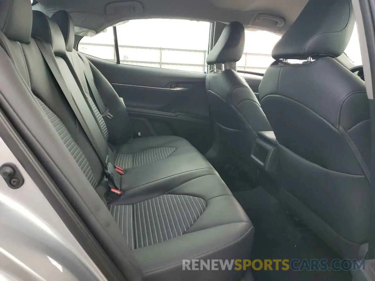 10 fotografías del automóvil dañado 4T1G11AK2RU853387 TOYOTA CAMRY 2024