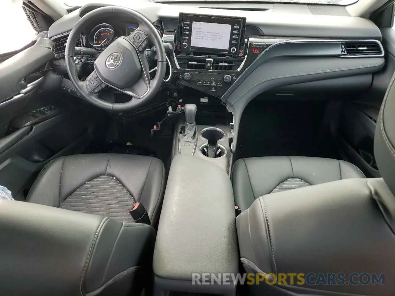 8 fotografías del automóvil dañado 4T1G11AK2RU853387 TOYOTA CAMRY 2024