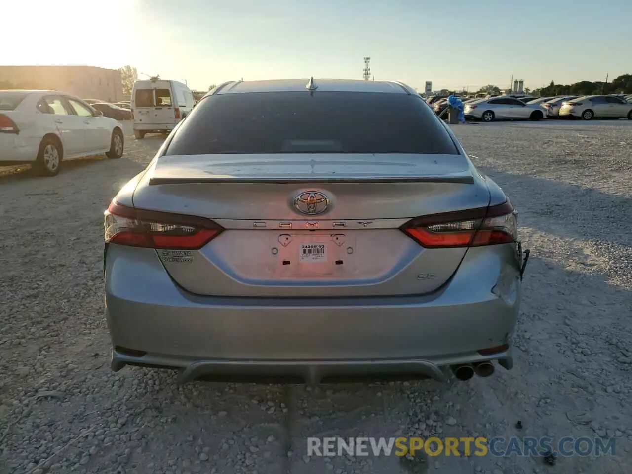 6 fotografías del automóvil dañado 4T1G11AK2RU856676 TOYOTA CAMRY 2024