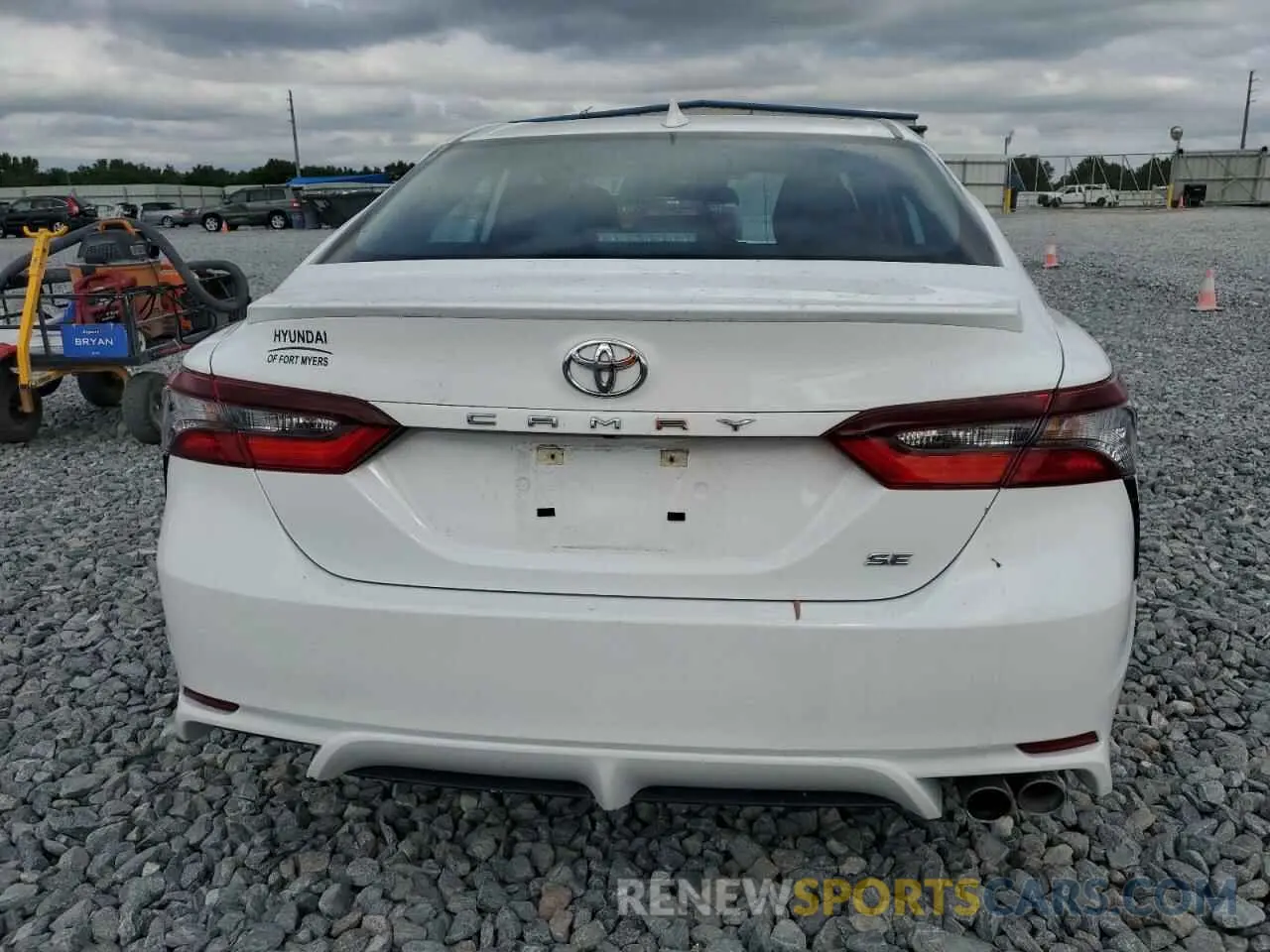 6 fotografías del automóvil dañado 4T1G11AK2RU862056 TOYOTA CAMRY 2024