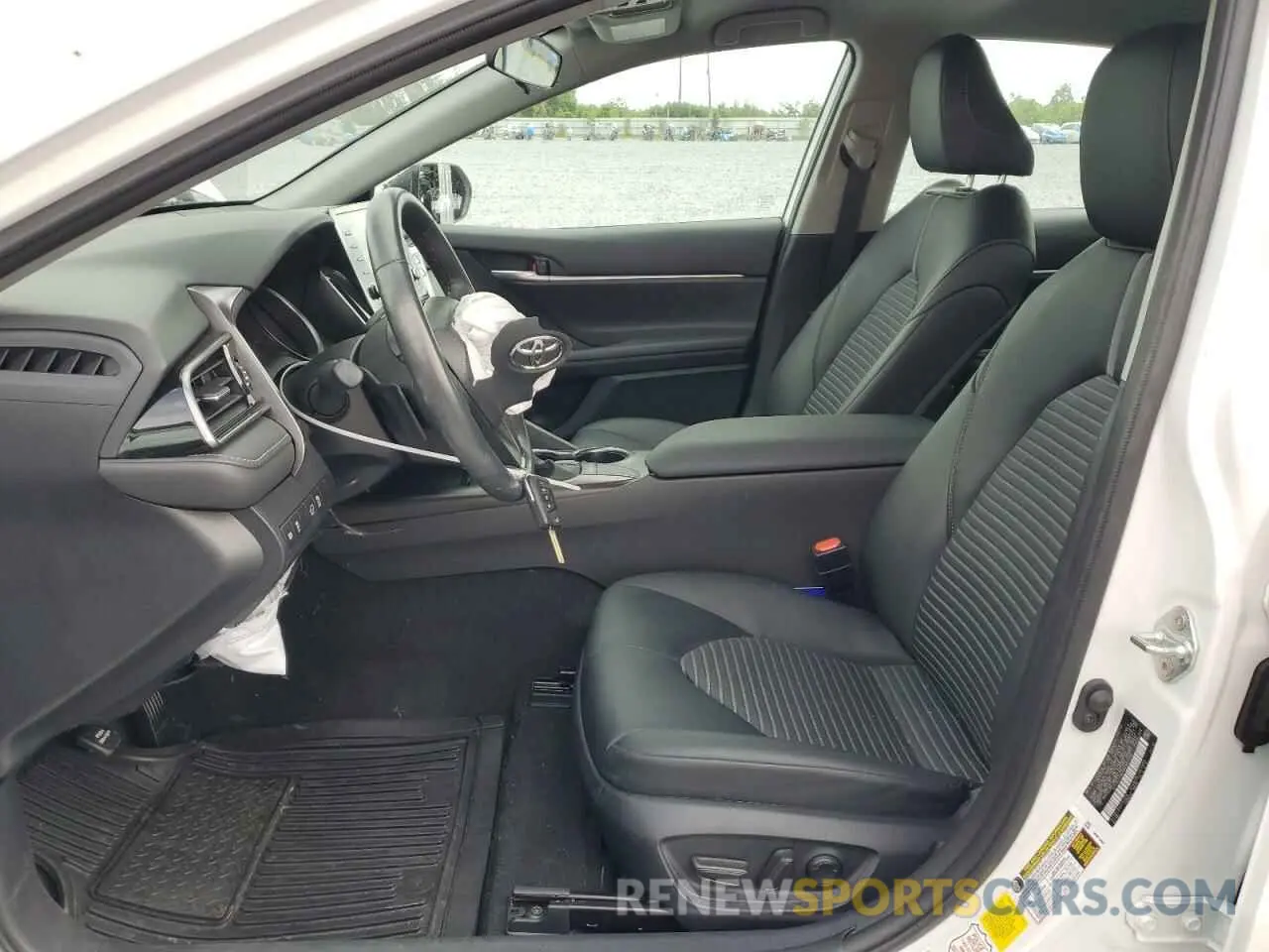 7 fotografías del automóvil dañado 4T1G11AK2RU862056 TOYOTA CAMRY 2024
