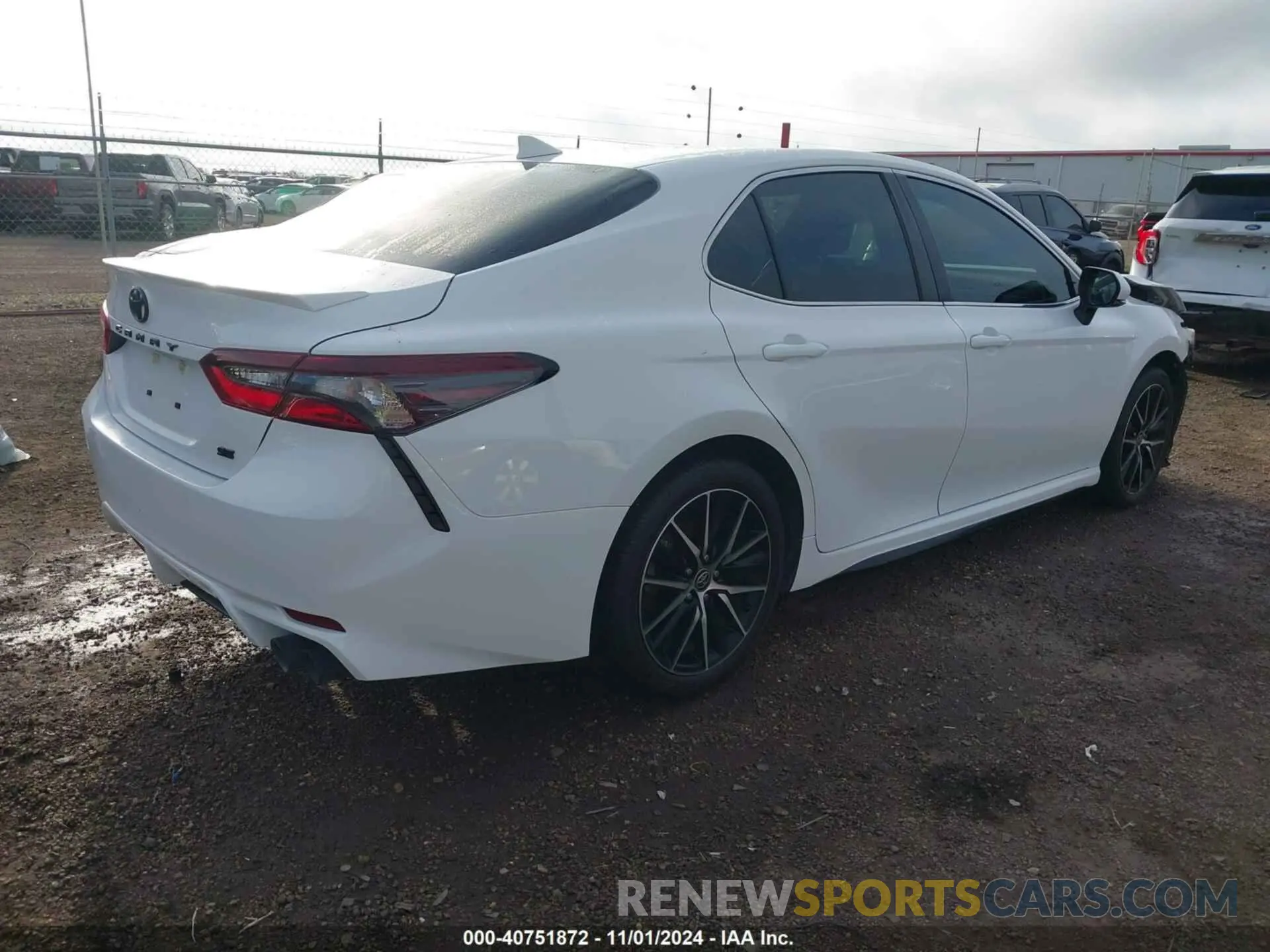 4 fotografías del automóvil dañado 4T1G11AK2RU866060 TOYOTA CAMRY 2024