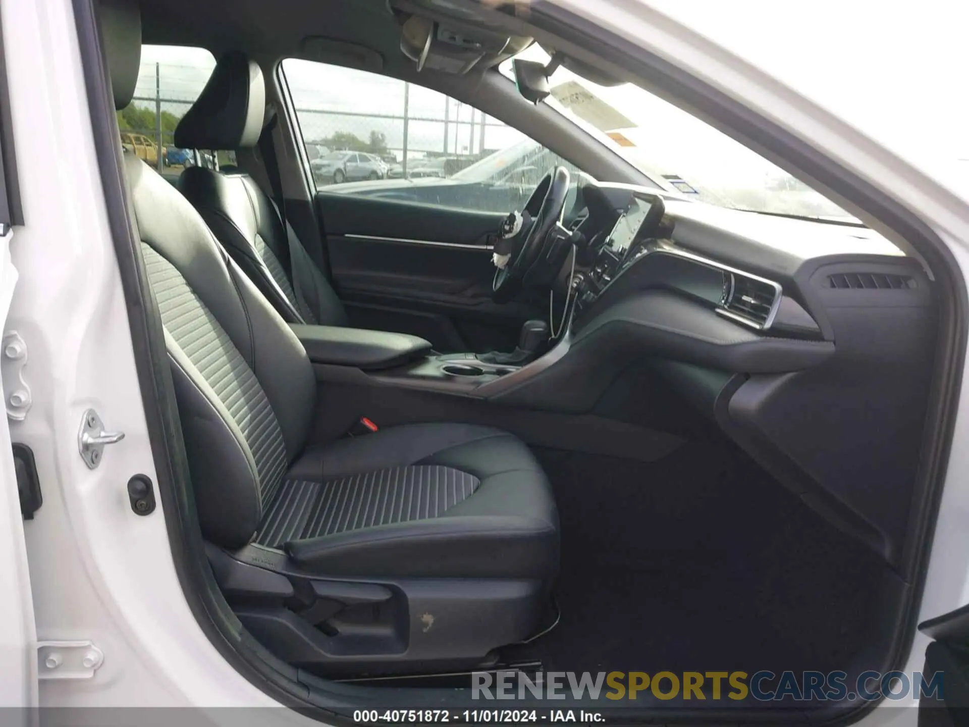 5 fotografías del automóvil dañado 4T1G11AK2RU866060 TOYOTA CAMRY 2024