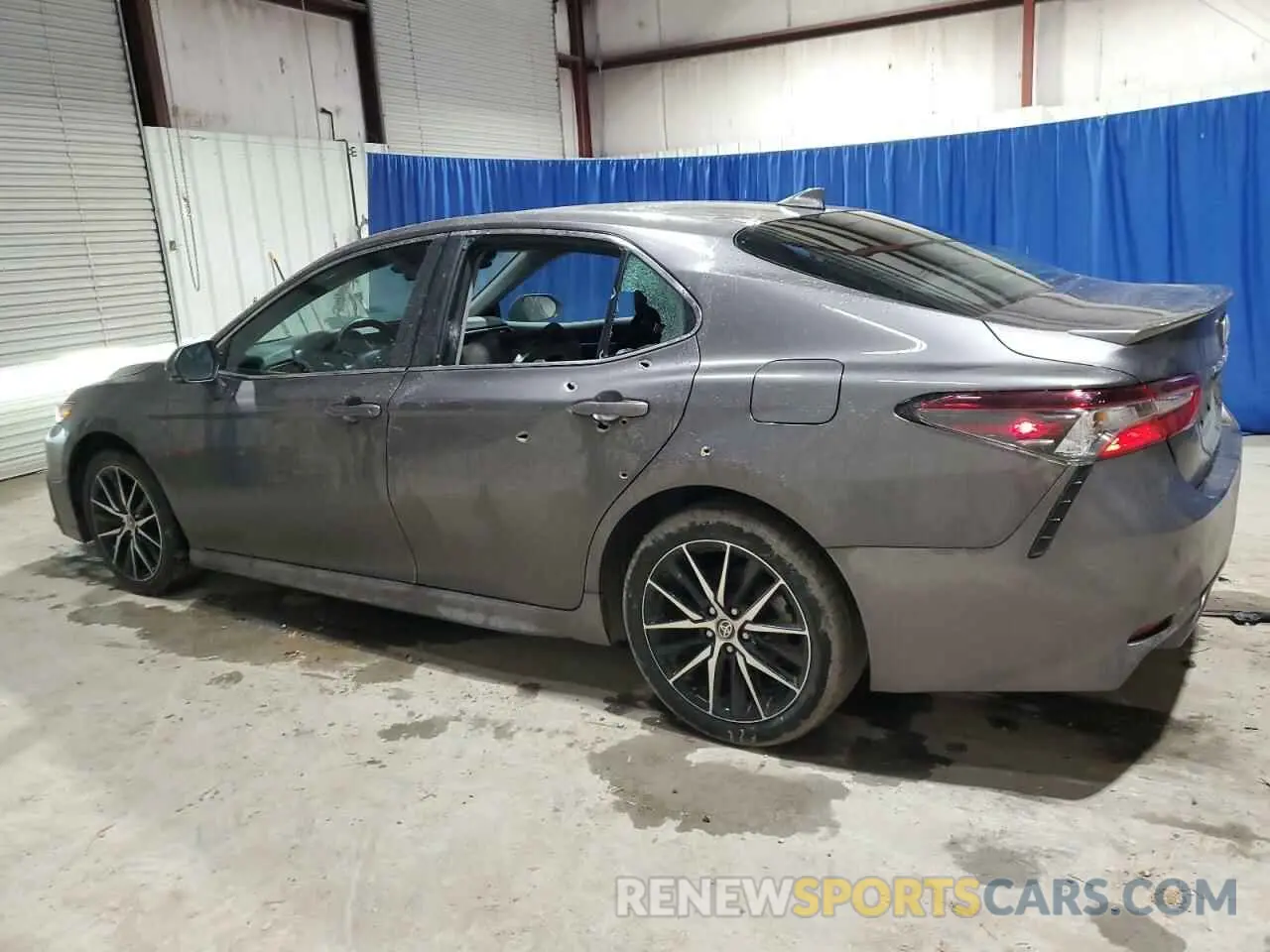 2 fotografías del automóvil dañado 4T1G11AK2RU878659 TOYOTA CAMRY 2024