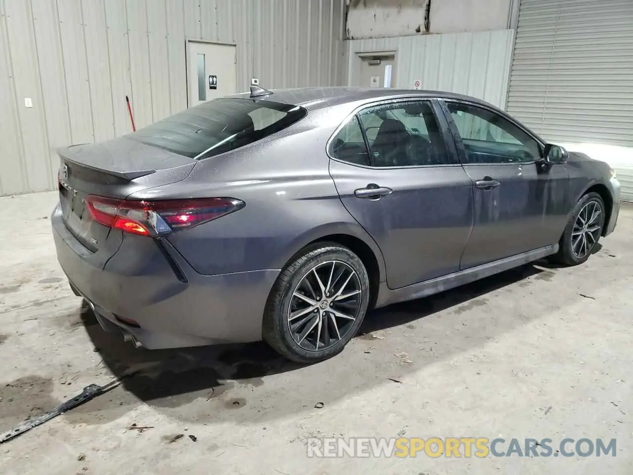 3 fotografías del automóvil dañado 4T1G11AK2RU878659 TOYOTA CAMRY 2024