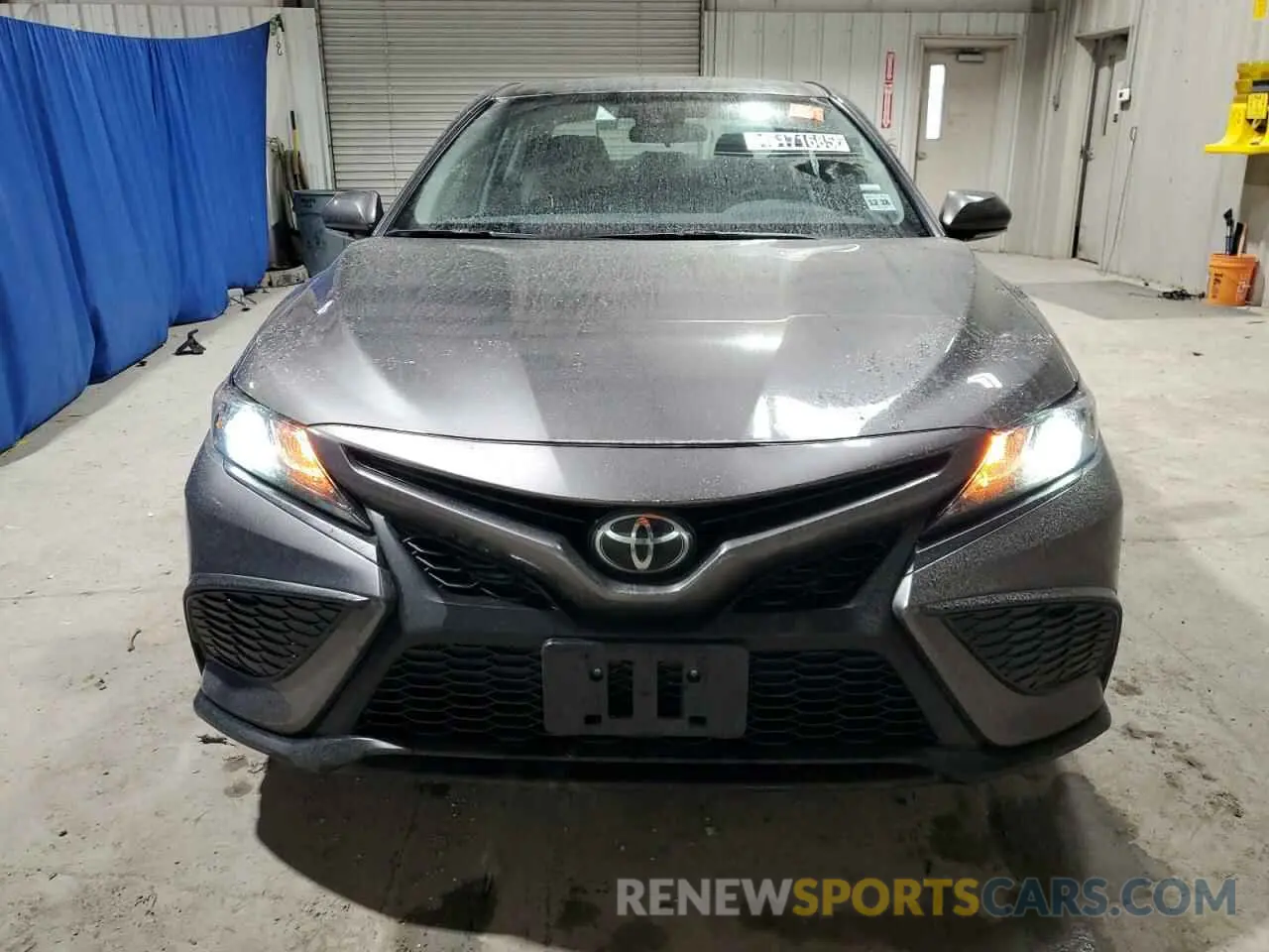 5 fotografías del automóvil dañado 4T1G11AK2RU878659 TOYOTA CAMRY 2024