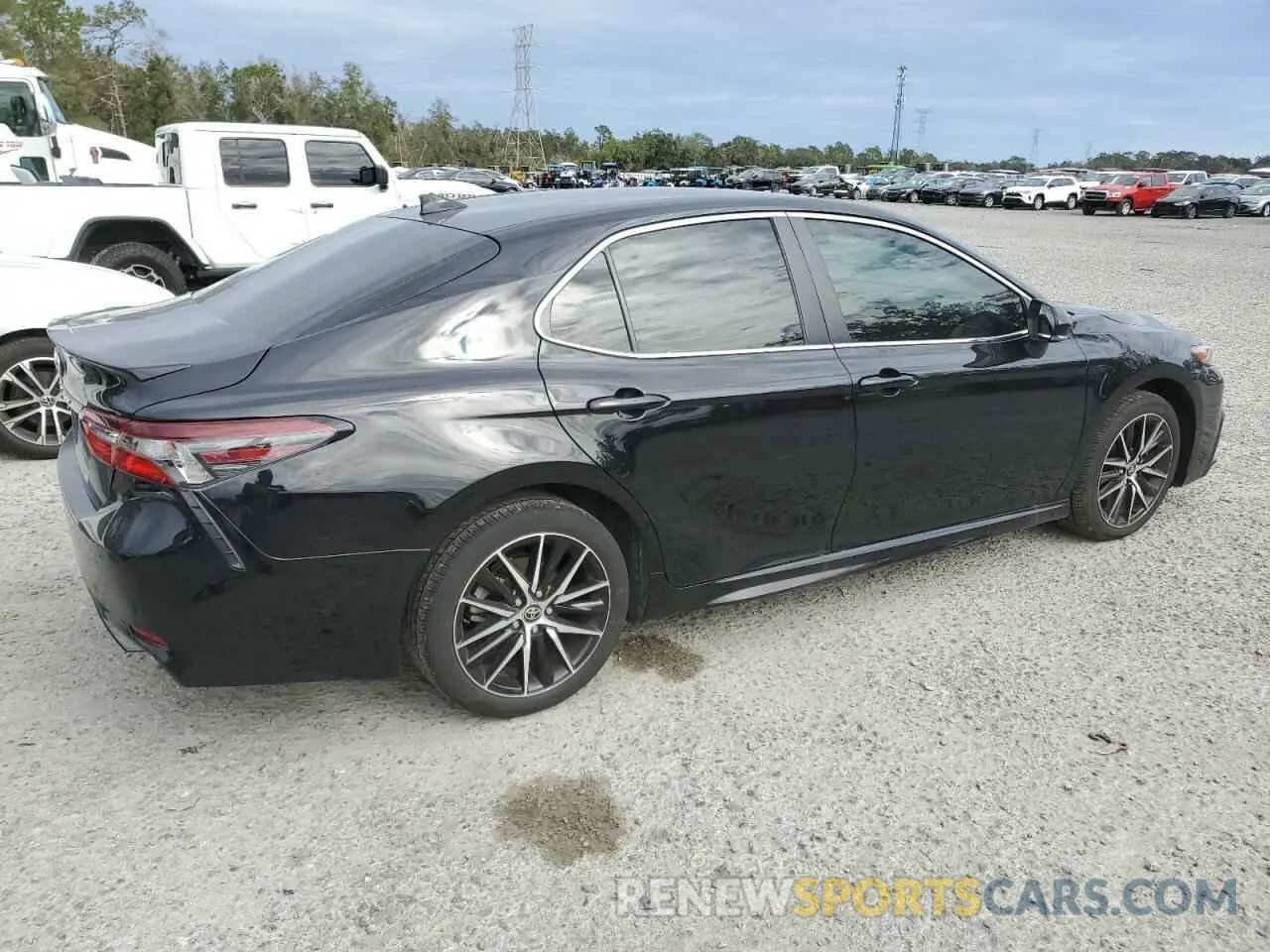 3 fotografías del automóvil dañado 4T1G11AK2RU880007 TOYOTA CAMRY 2024