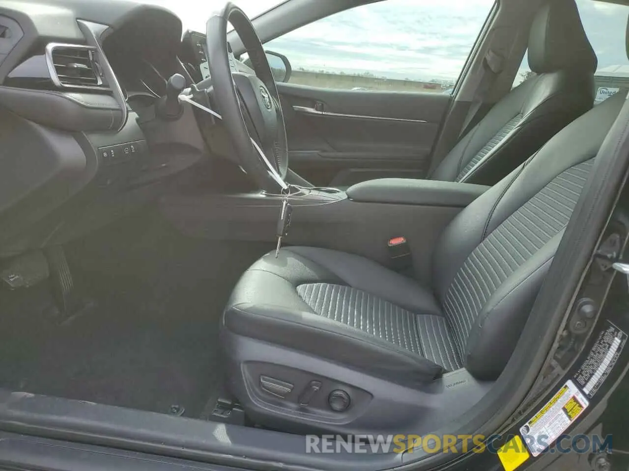 7 fotografías del automóvil dañado 4T1G11AK2RU880007 TOYOTA CAMRY 2024