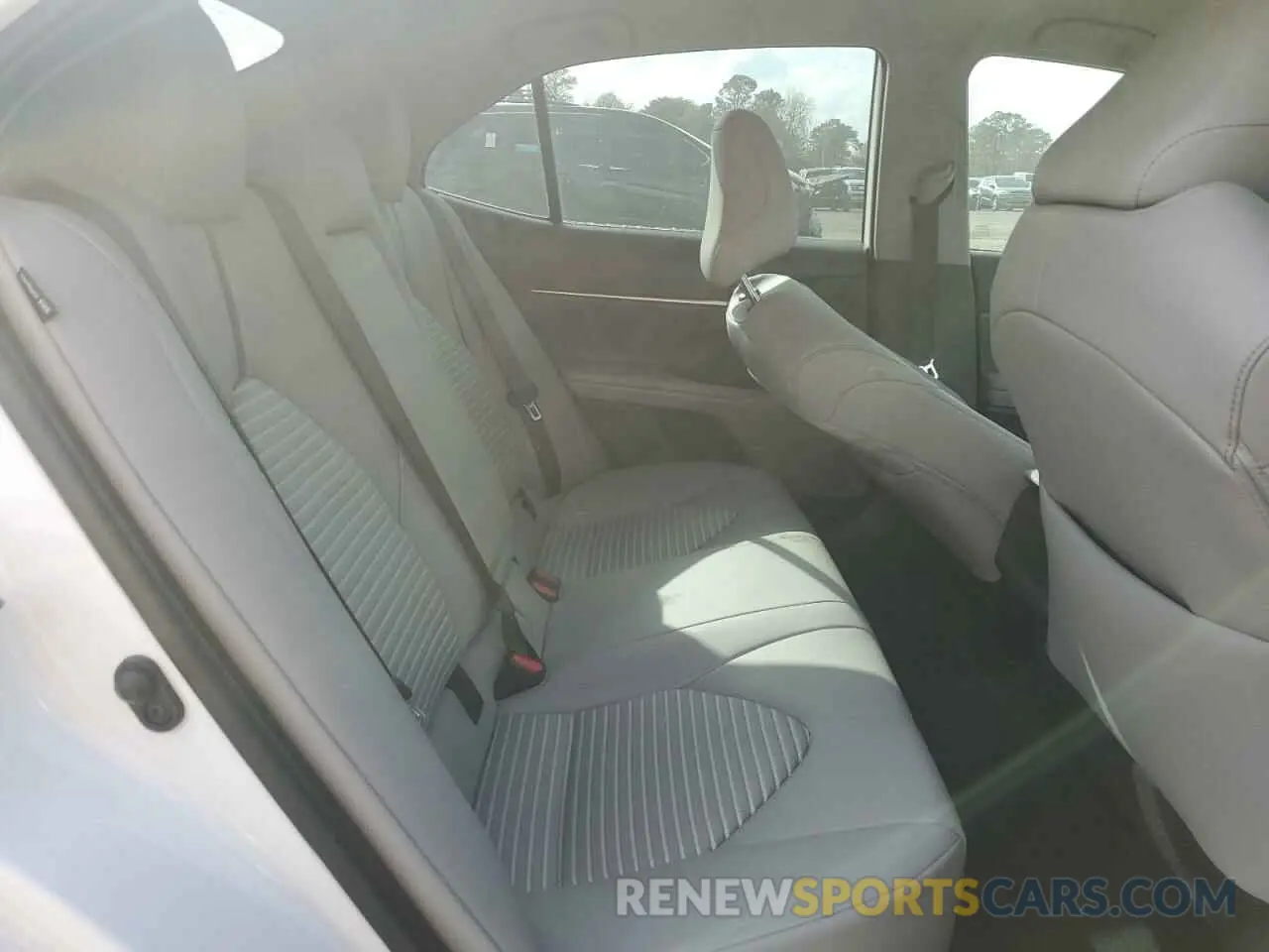 11 fotografías del automóvil dañado 4T1G11AK2RU883022 TOYOTA CAMRY 2024