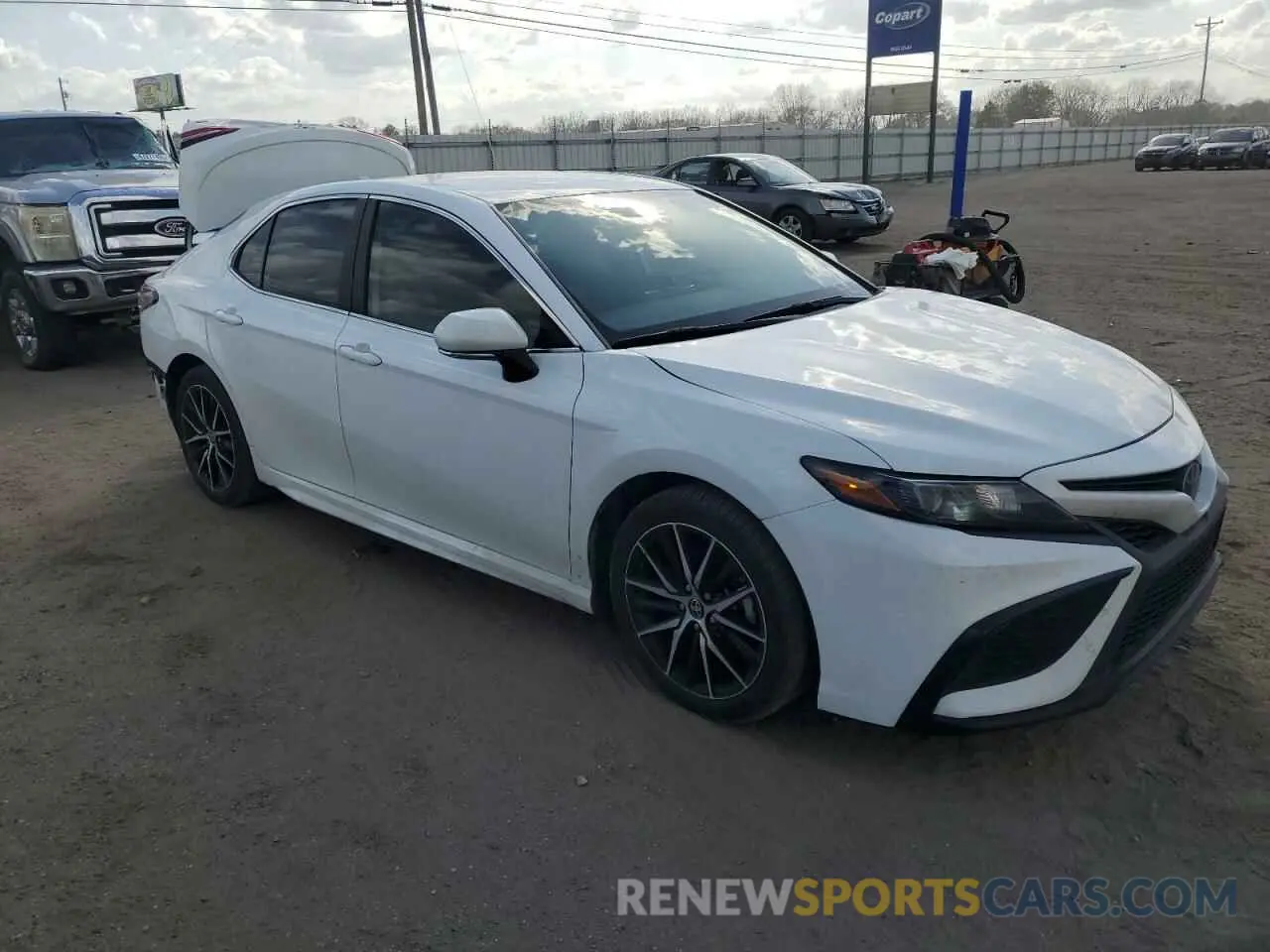 4 fotografías del automóvil dañado 4T1G11AK2RU883022 TOYOTA CAMRY 2024