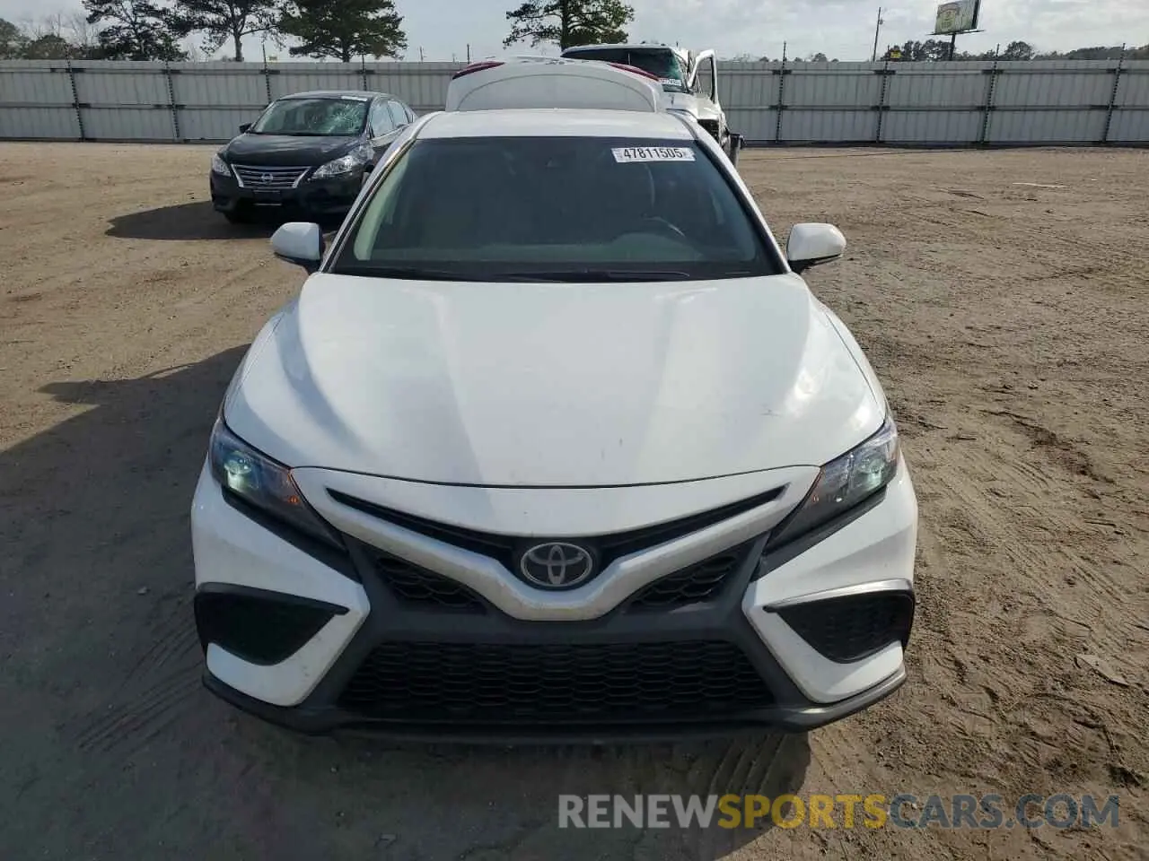 5 fotografías del automóvil dañado 4T1G11AK2RU883022 TOYOTA CAMRY 2024