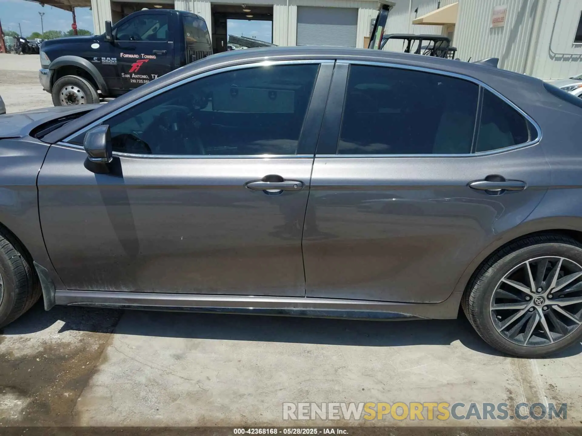 14 fotografías del automóvil dañado 4T1G11AK2RU885868 TOYOTA CAMRY 2024