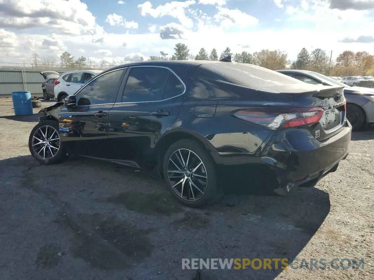 2 fotografías del automóvil dañado 4T1G11AK2RU887104 TOYOTA CAMRY 2024