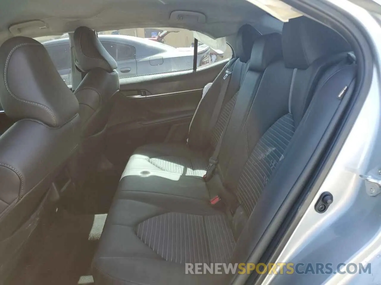 10 fotografías del automóvil dañado 4T1G11AK2RU895736 TOYOTA CAMRY 2024