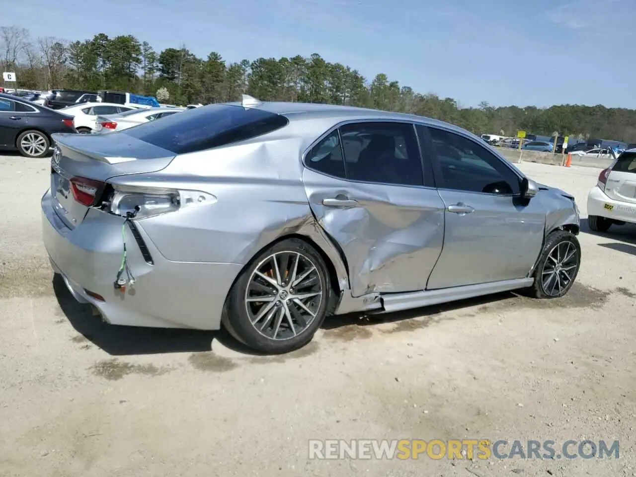 3 fotografías del automóvil dañado 4T1G11AK2RU895736 TOYOTA CAMRY 2024