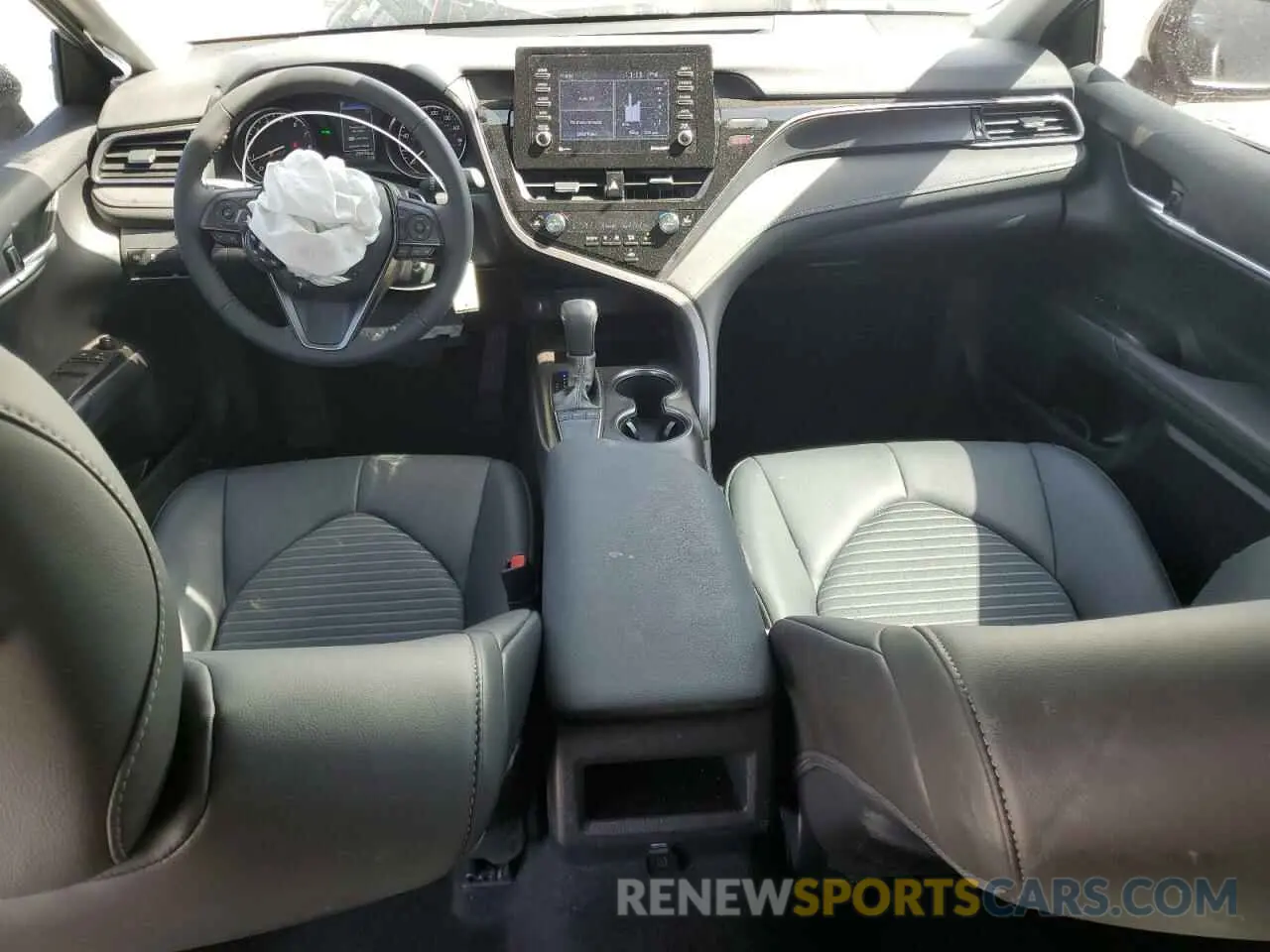 8 fotografías del automóvil dañado 4T1G11AK2RU895736 TOYOTA CAMRY 2024
