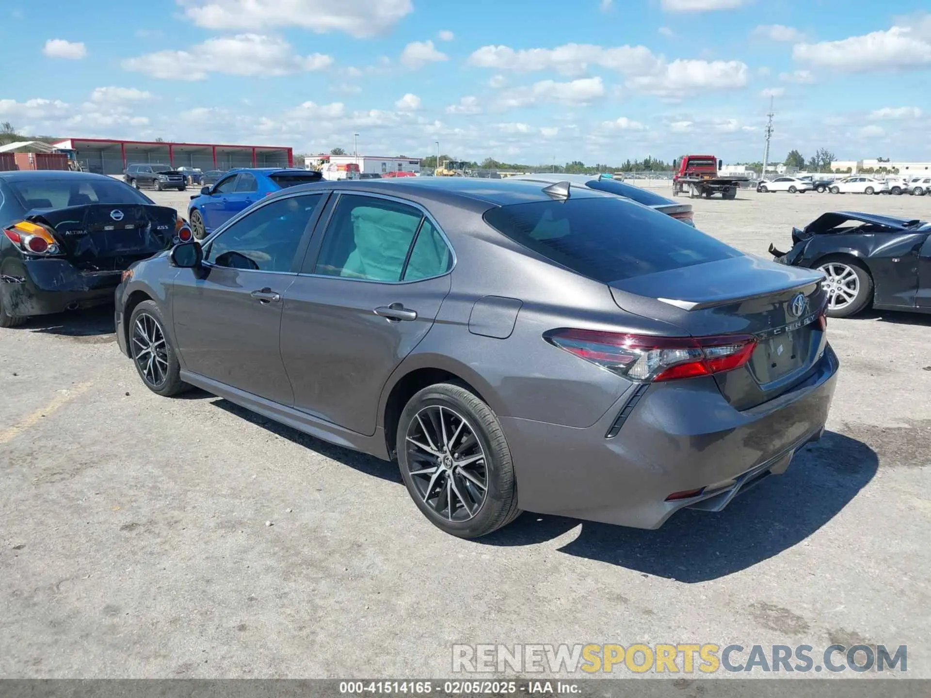 3 fotografías del automóvil dañado 4T1G11AK2RU919839 TOYOTA CAMRY 2024