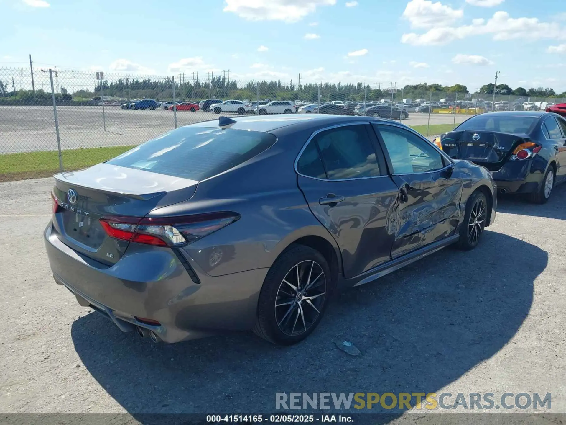 4 fotografías del automóvil dañado 4T1G11AK2RU919839 TOYOTA CAMRY 2024