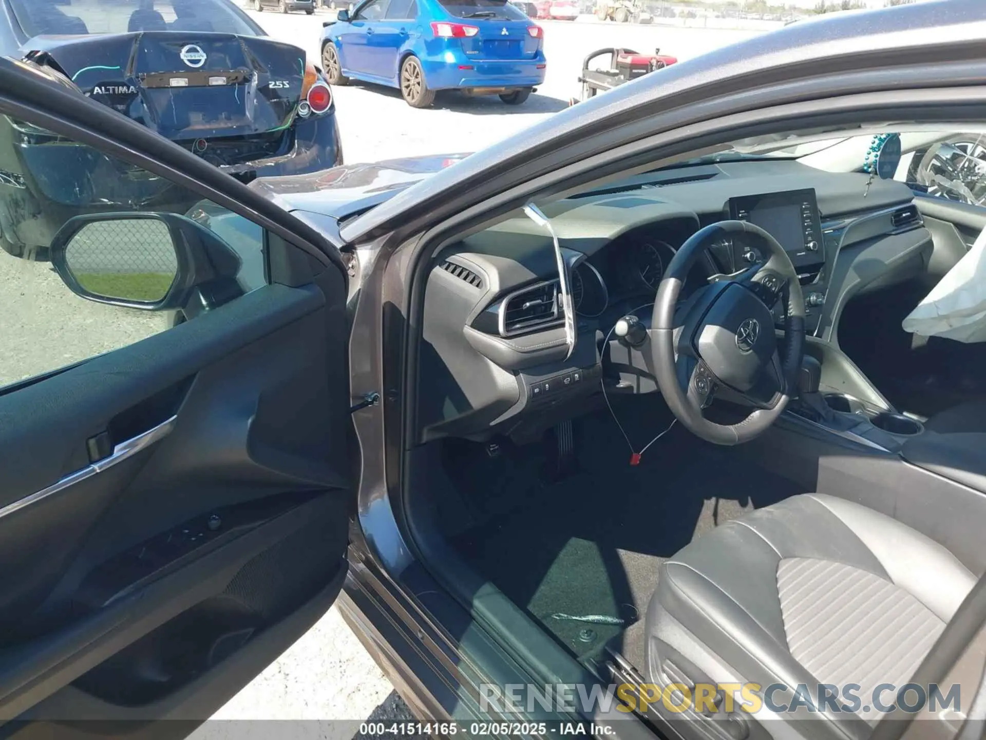 5 fotografías del automóvil dañado 4T1G11AK2RU919839 TOYOTA CAMRY 2024