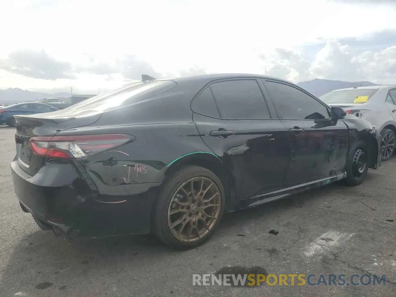 3 fotografías del automóvil dañado 4T1G11AK3RU198009 TOYOTA CAMRY 2024